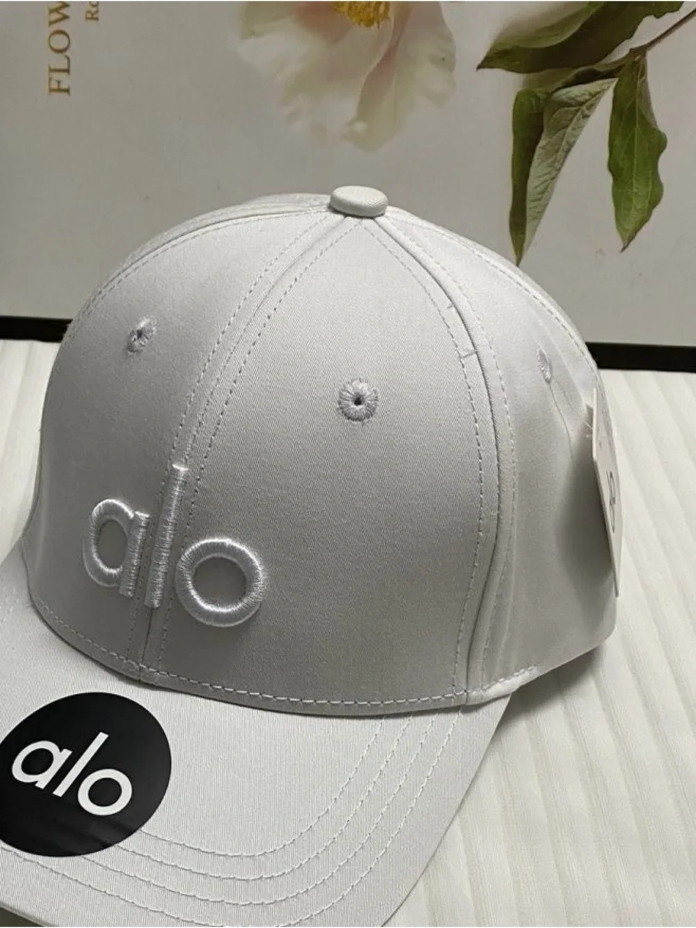 ALO Yoga Kids White Embroidered Logo Cap - Picture 2 of 2